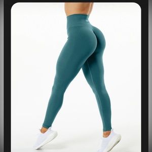 Alphalete Amplify Leggings size M